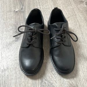 H&M boy’s shoes size 13